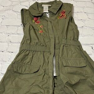 Size 7/8 green cargo vest